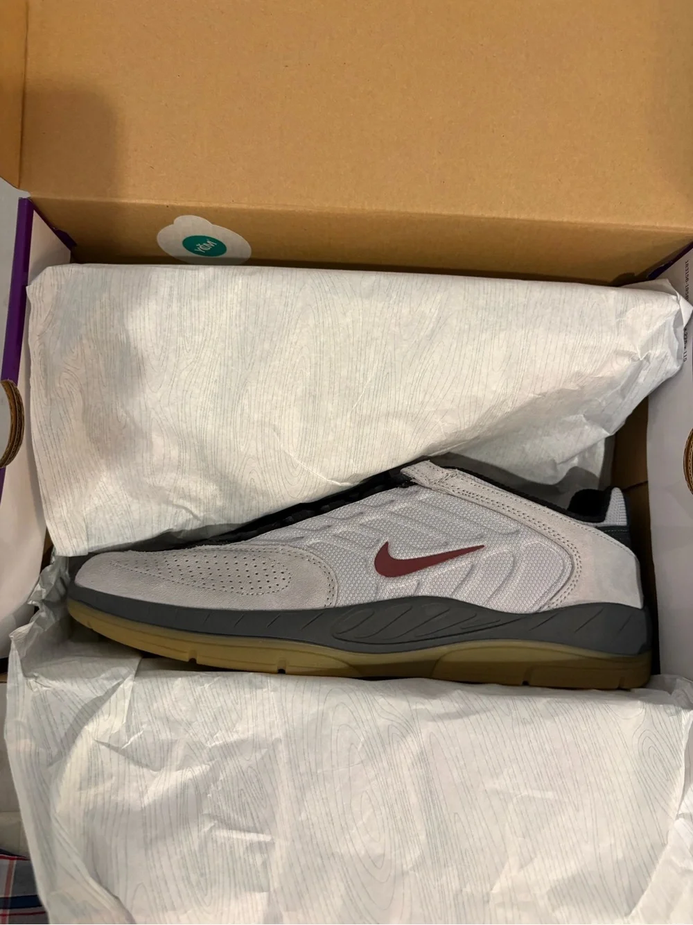 NIB NIKE SB Men’s Grey And Red Vertebrae Shoes